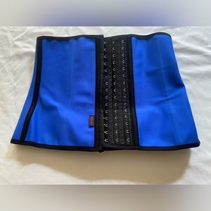 Perfect Waist woman’s waist clincher size Med